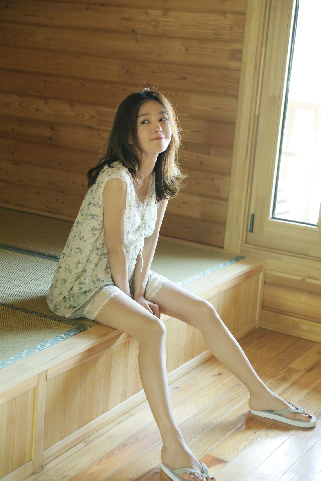 40岁秦岚的腿,秦岚四十岁的少女感