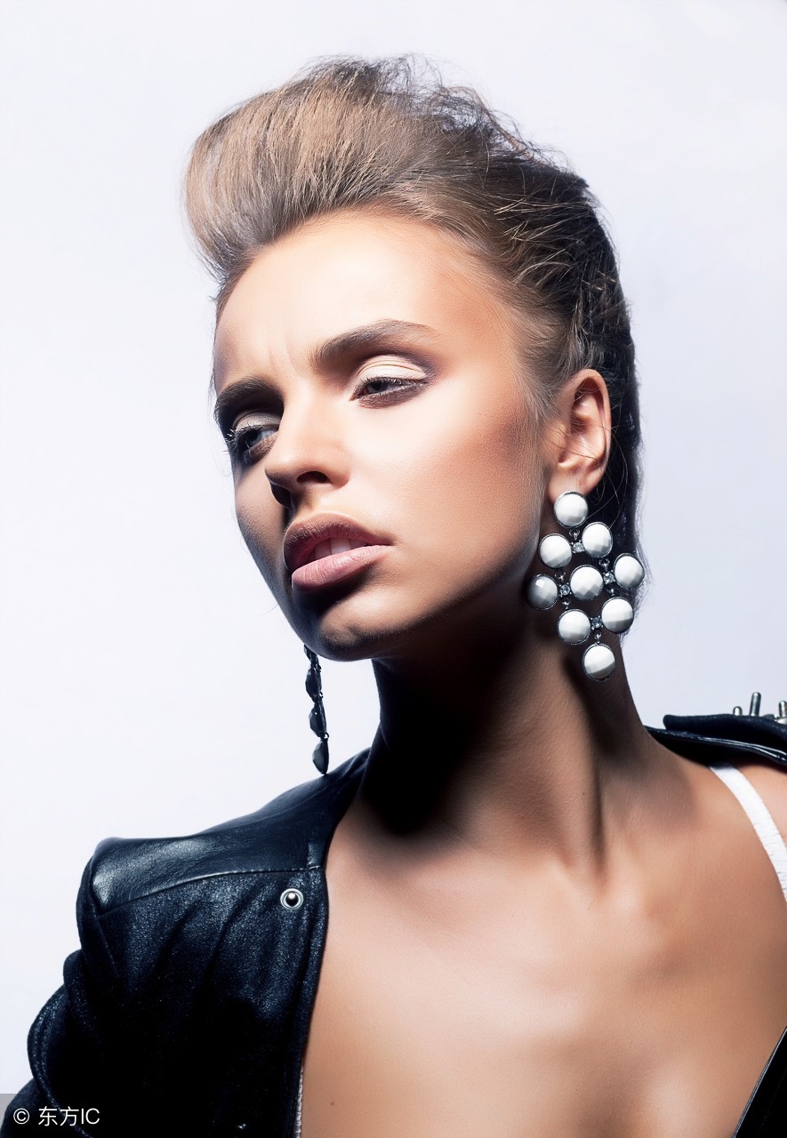 从一个人的面相就能看出善恶美丑,相由心生看透面相洞悉人生