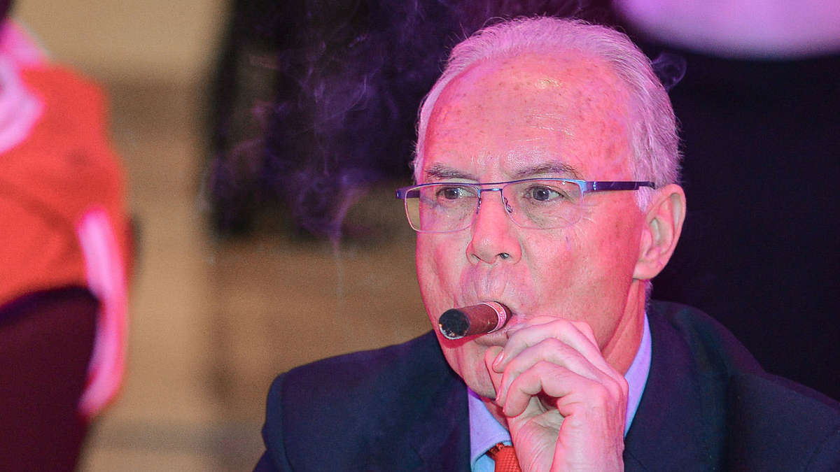 1990贝肯鲍尔君临天下,02世界杯足球皇帝贝肯鲍尔