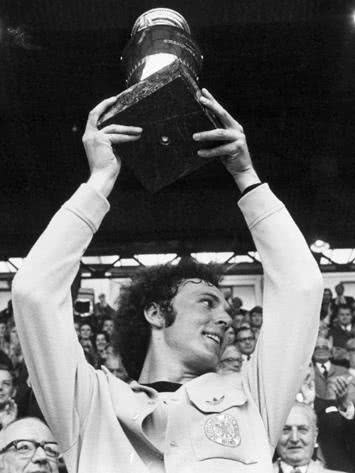 1990贝肯鲍尔君临天下,02世界杯足球皇帝贝肯鲍尔