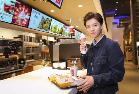 肯德基全家桶遭吐槽，网友：这哪是全家桶，分明就是单亲家庭分量