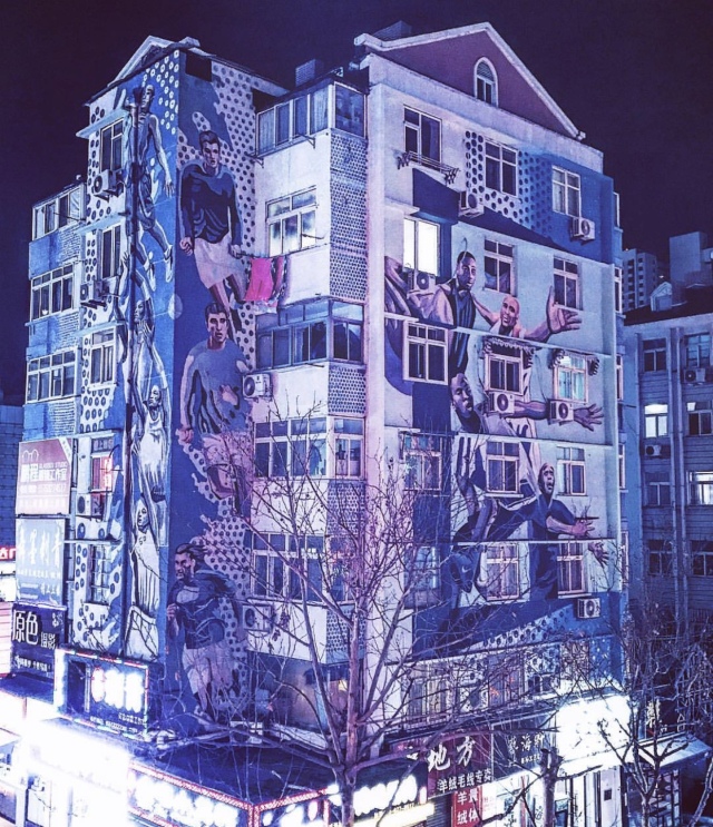 晚上在青岛吹着海风吃海鲜,青岛吹着海风吃着烧烤