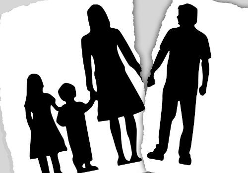 离婚丢了结婚证可以现场补办吗,补办结婚证当天可以办离婚吗