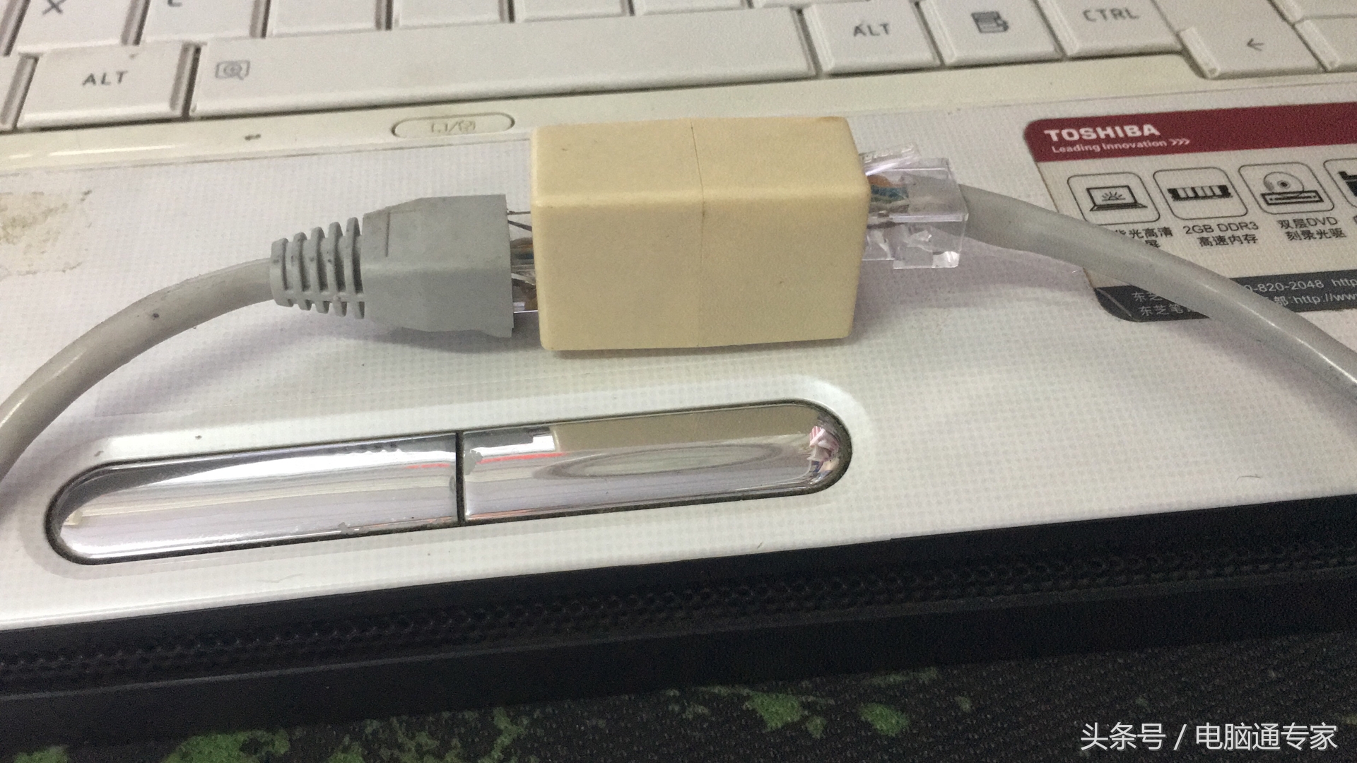 家里网线断在墙上怎么处理,网线断了怎么办最简单方法