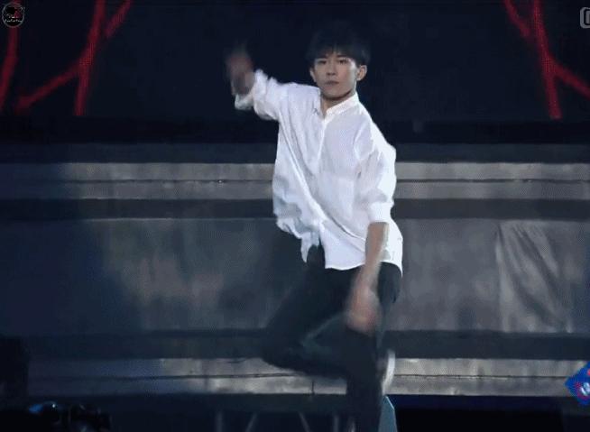 易烊千玺陈伟霆视频,易烊千玺陈伟霆谁帅