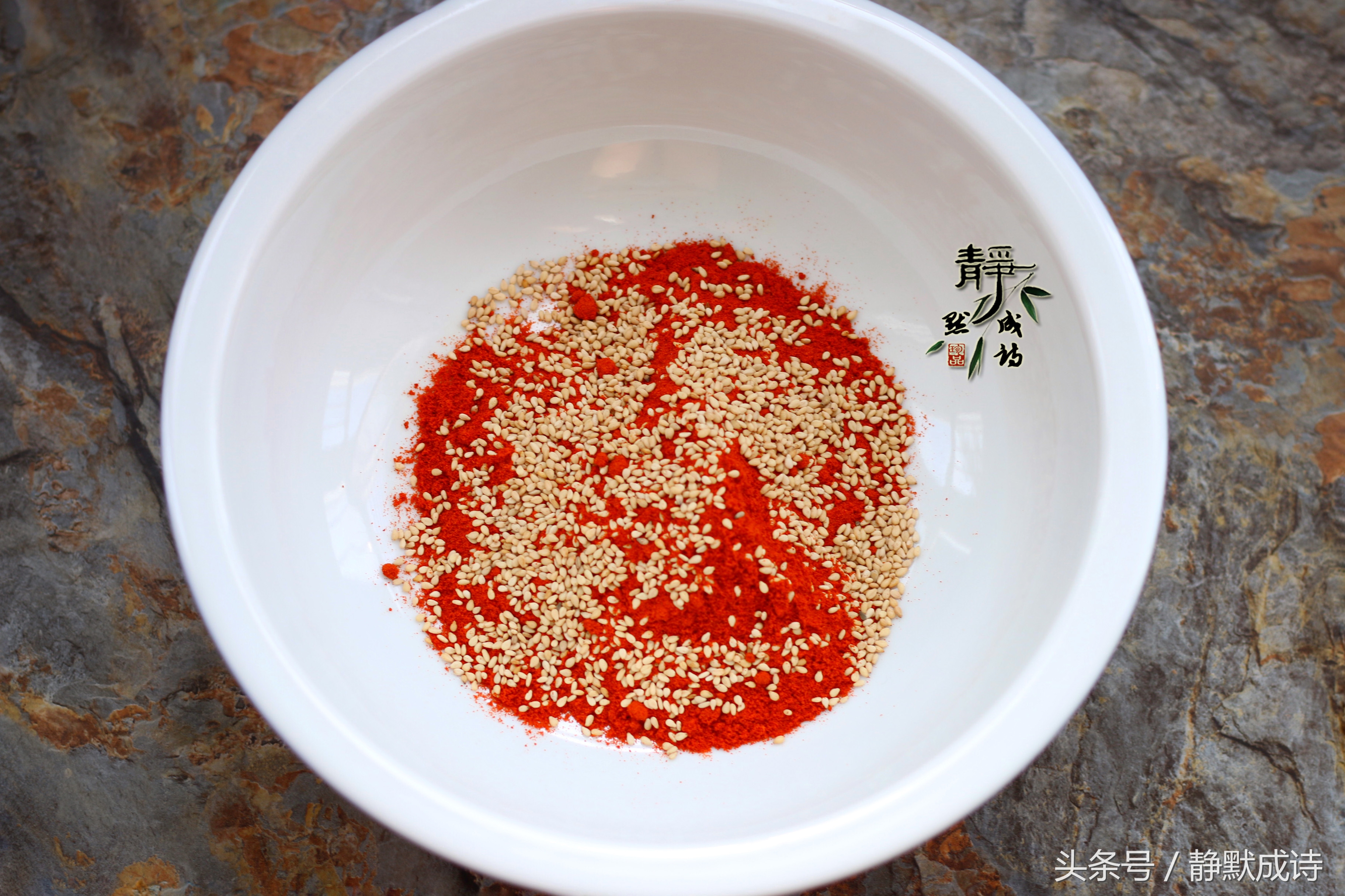 米线店做不辣上色的红油是怎么做,如何做红油只香不辣而且提色提味