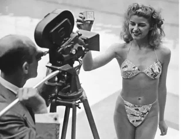 泳衣要买紧的还是刚好合适的,泳衣是建议买小还是买大