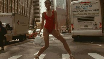 泳衣要买紧的还是刚好合适的,泳衣是建议买小还是买大