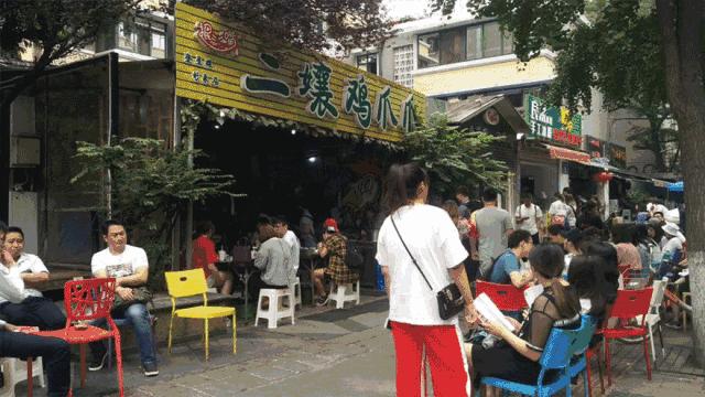 去晚1分钟排队2小时！这成都火到昆明的餐馆，店名竟误导了无数人