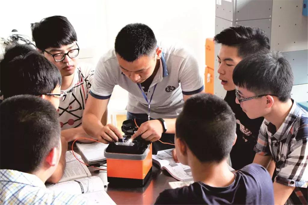 四川长江职业学院管理系,四川长江职业学院信息工程学院