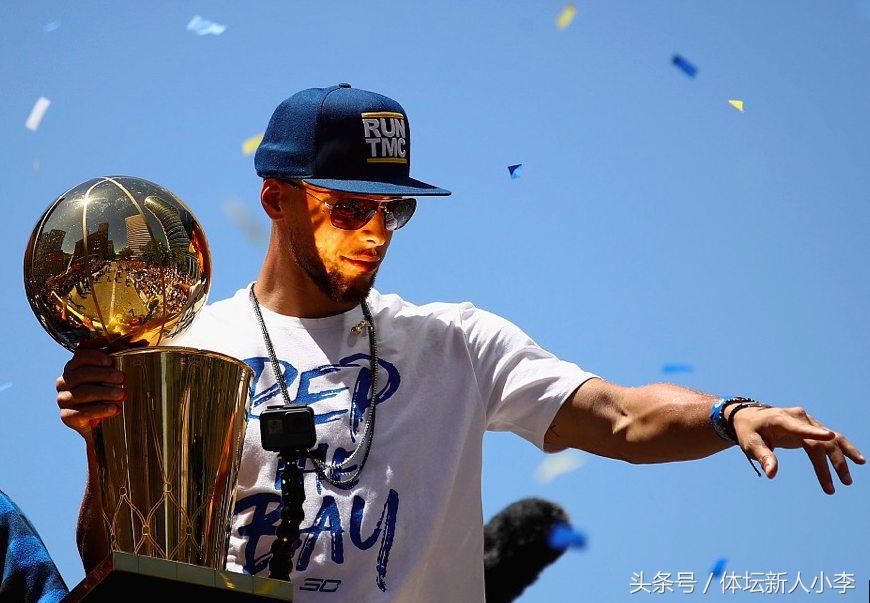 勇士格林短袖t恤,勇士夺冠游街格林穿的衣服