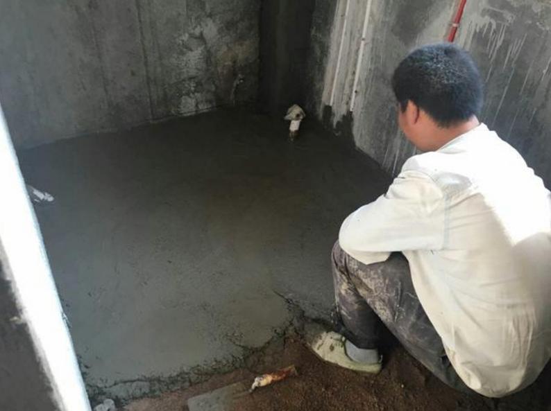 师傅说找平后铺地砖不会空鼓,然而施工到一半,业主就叫停了