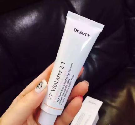 淡斑美白的护肤品推荐一套,淡斑美白妈妈护肤品50-60岁水乳