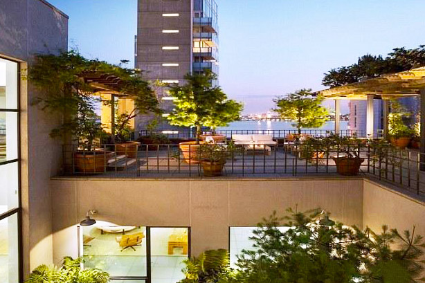 c罗豪宅vs梅西豪宅,c罗与梅西的豪宅谁更牛