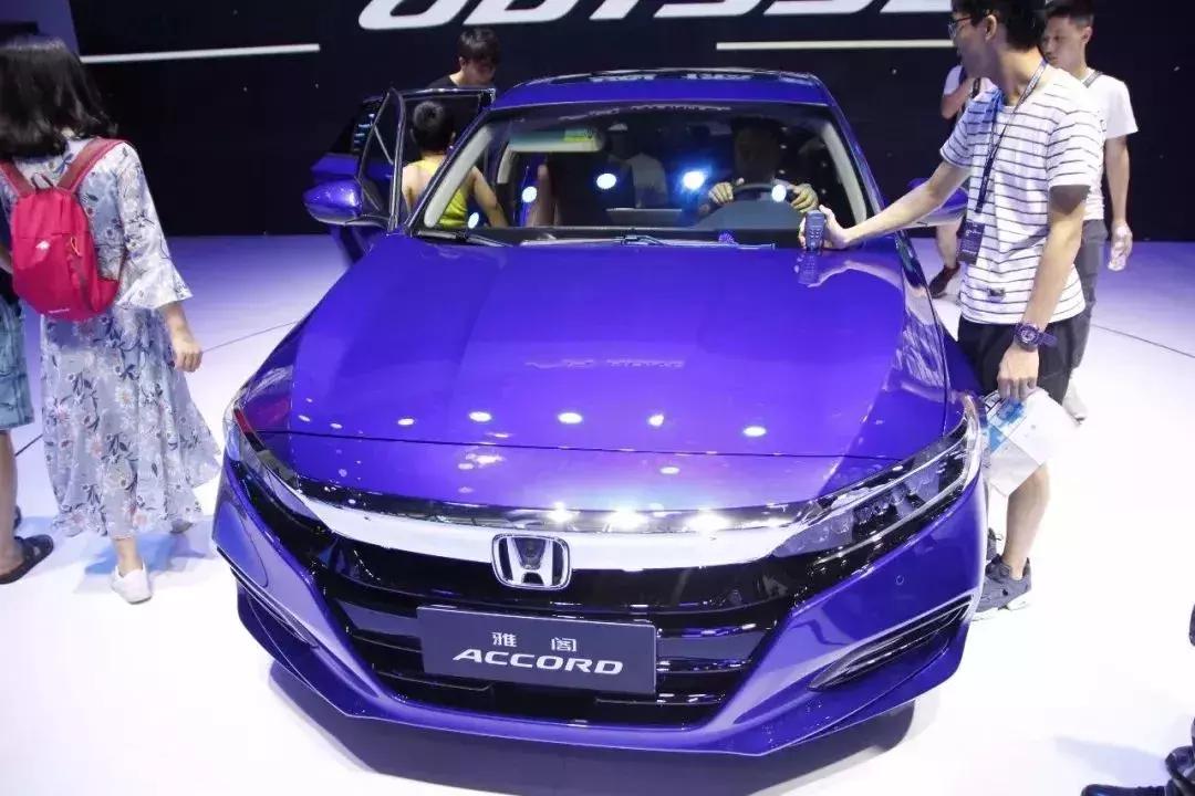 白色车漆比别的颜色车漆厚吗,车漆厚度越厚越好吗