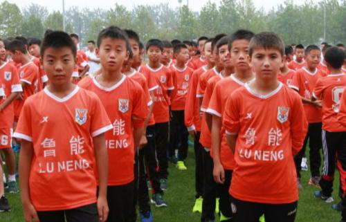 中国人为啥踢不好球,踢不好足球