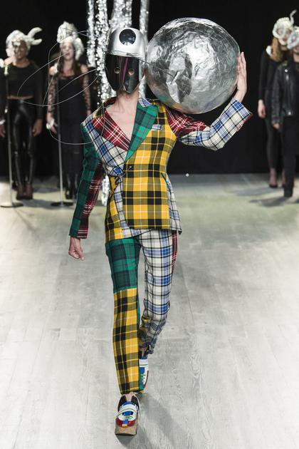 让男模怀孕!成人纸尿裤成时尚……伦敦男装周真是又污又嗨