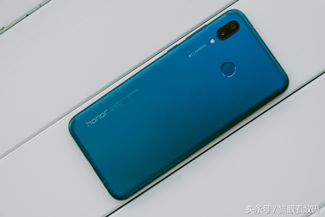 荣耀Play深度测评麒麟970“解除封印”性能升级