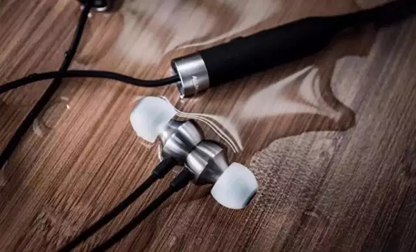 真皮耳机怎么保养,入耳式耳机保养方法