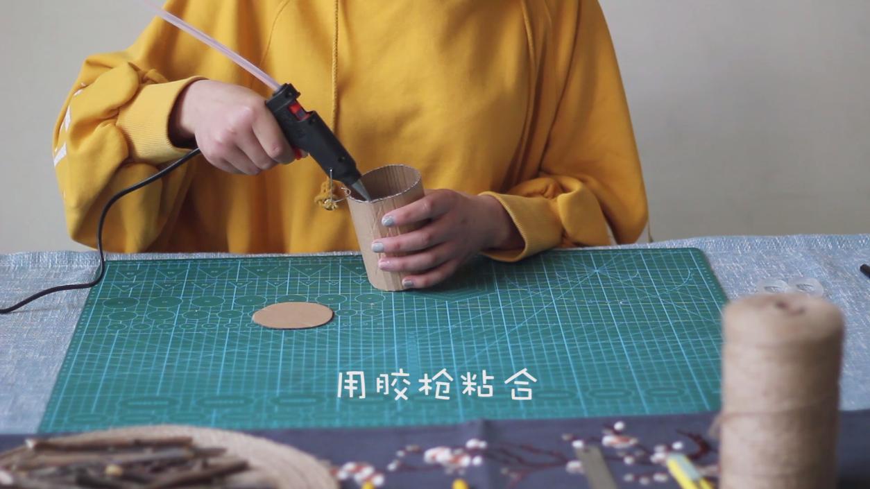 一个快递盒怎么做手工,一个快递盒怎么变废为宝