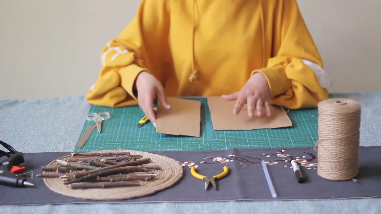 一个快递盒怎么做手工,一个快递盒怎么变废为宝