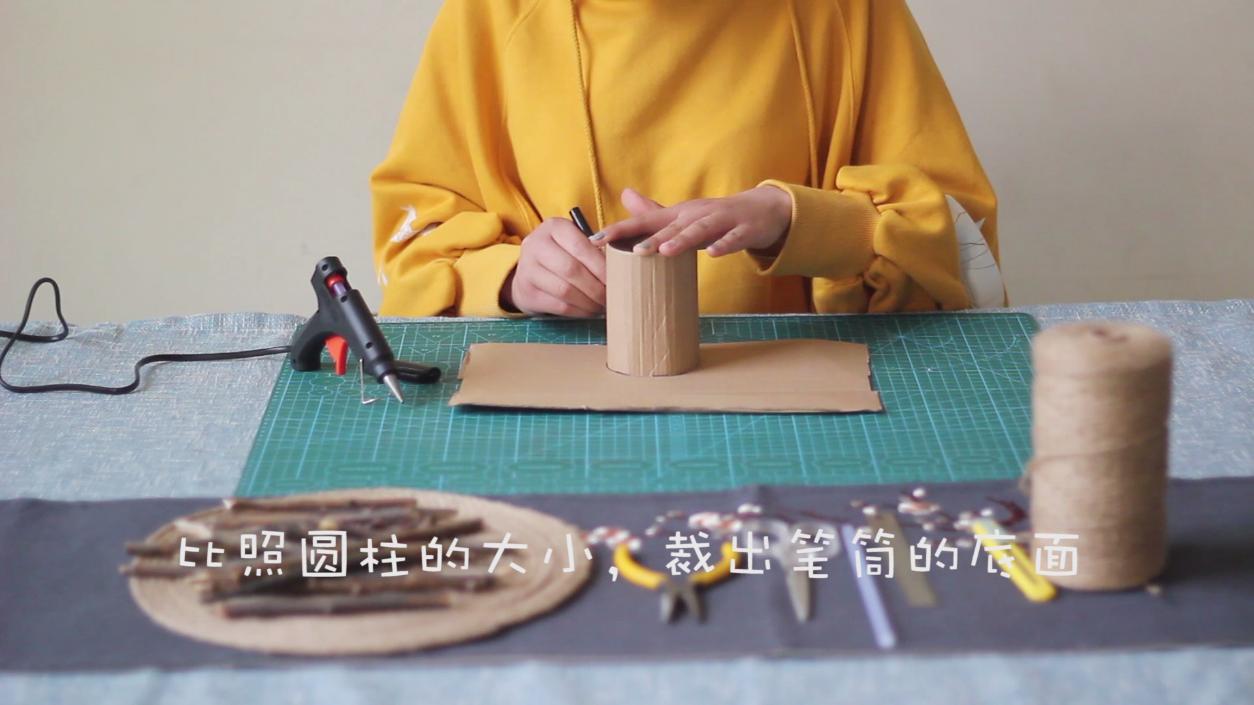 一个快递盒怎么做手工,一个快递盒怎么变废为宝