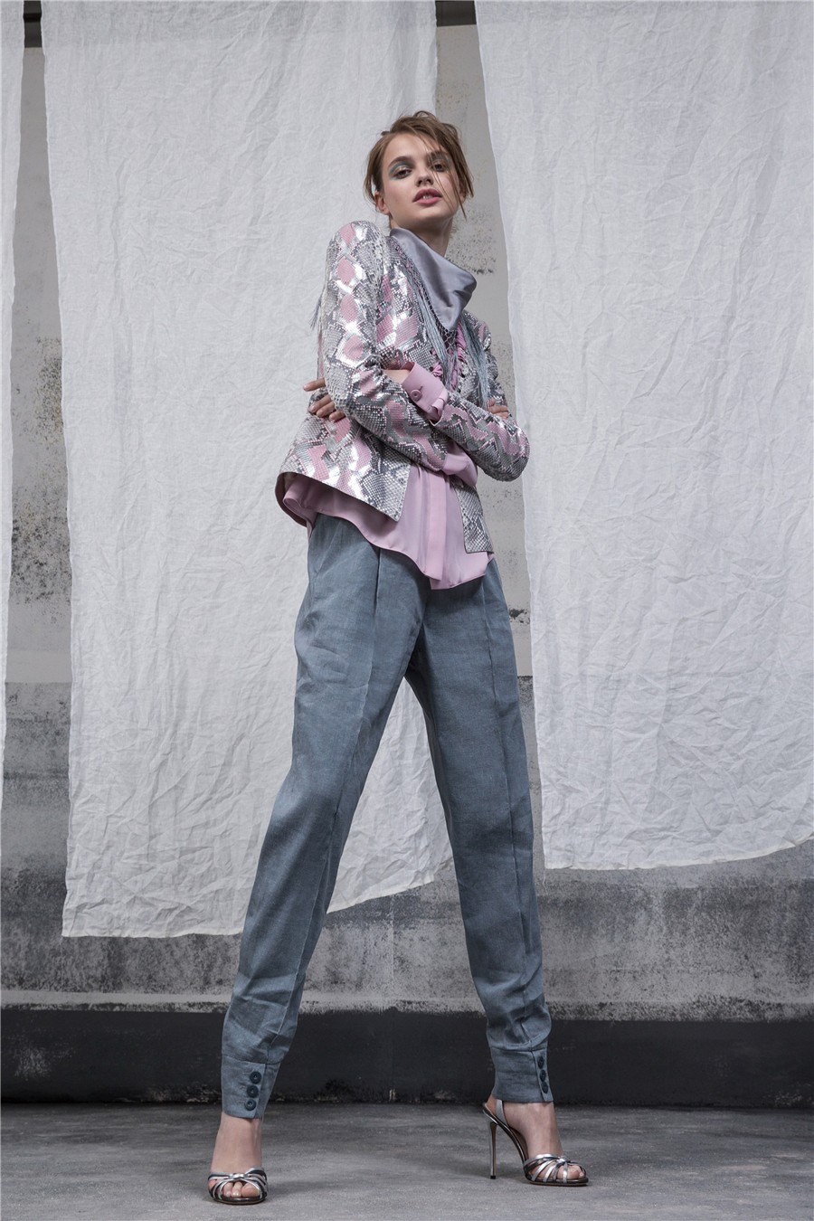 giorgioarmani女装风格,意大利奢侈品牌giorgioarmani