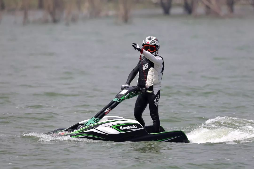 川崎摩托艇1.8T发动机零售价,川崎摩托艇310最新款测评