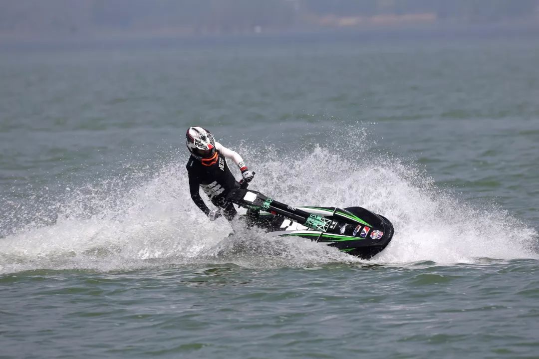 川崎摩托艇1.8T发动机零售价,川崎摩托艇310最新款测评