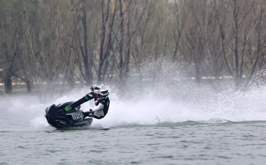 川崎摩托艇1.8T发动机零售价,川崎摩托艇310最新款测评