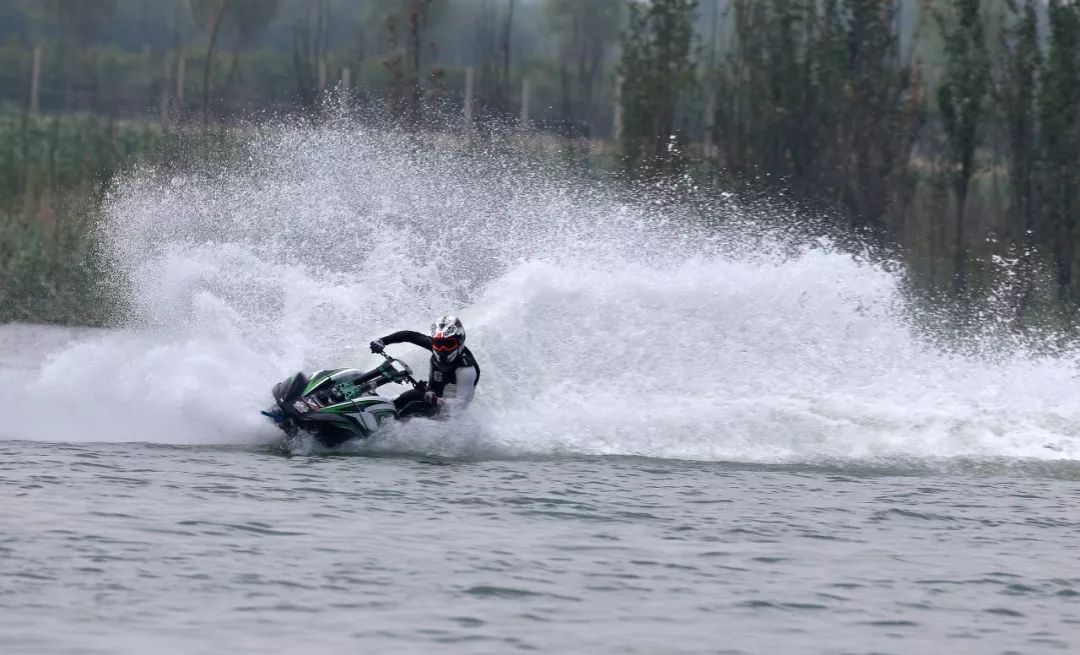 川崎摩托艇1.8T发动机零售价,川崎摩托艇310最新款测评