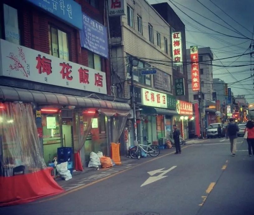 韩国街头撸串儿,疯狂撸串