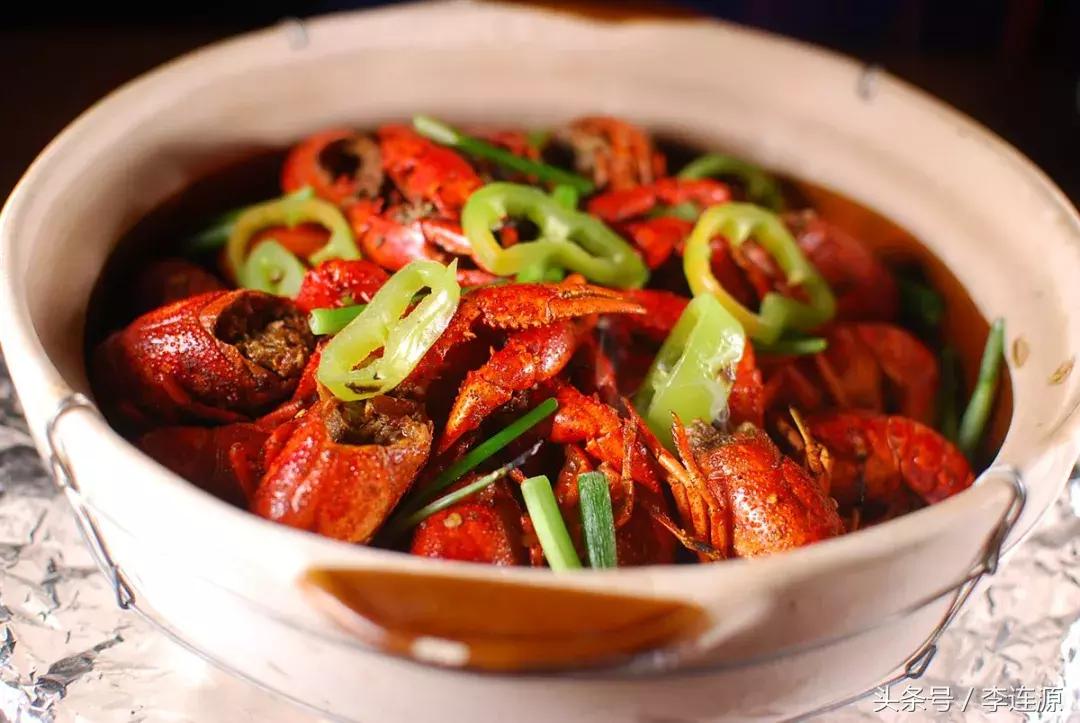 吃着小龙虾看球,小龙虾与世界杯绝配