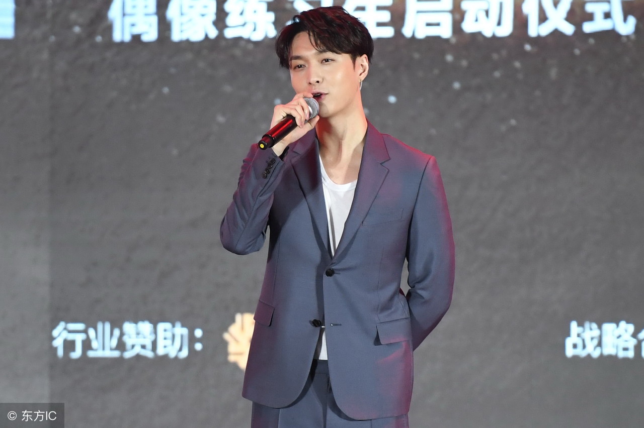 张艺兴努力努力再努力的带字图片,易烊千玺努力还是张艺兴努力