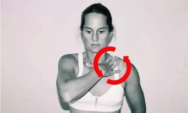 乳腺癌术后上肢出现肿胀怎么处理,乳腺癌术后出现患肢肿胀如何处理