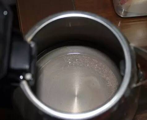 吃不完的鸡蛋壳千万不要再扔了,用完的鸡蛋壳千万别扔有大用途