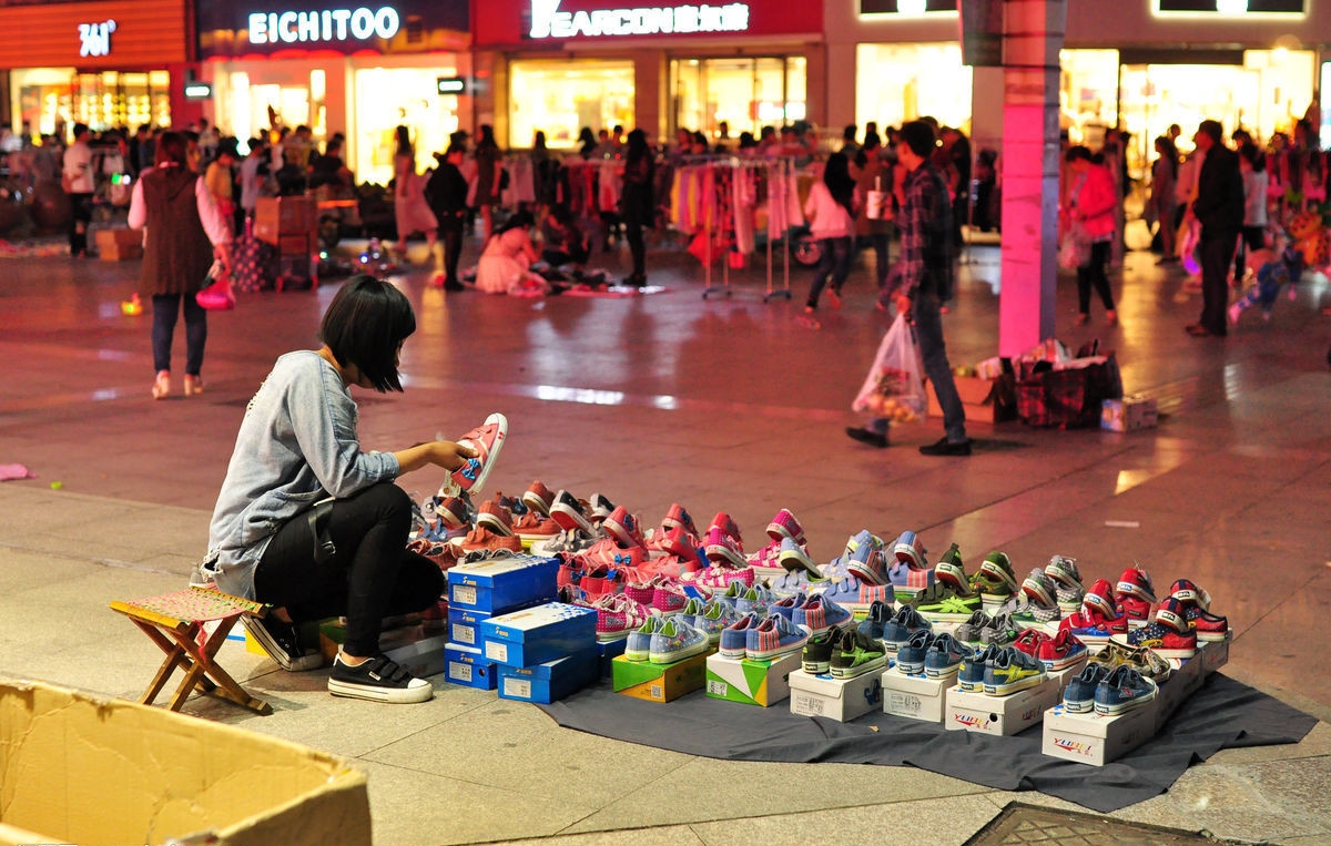 小县城摆摊卖什么成本低好赚钱,摆小摊卖什么比较赚钱