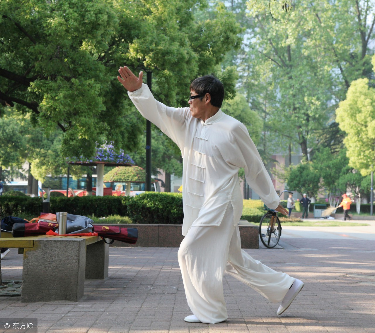 百发百中的“神枪王”（传奇故事）