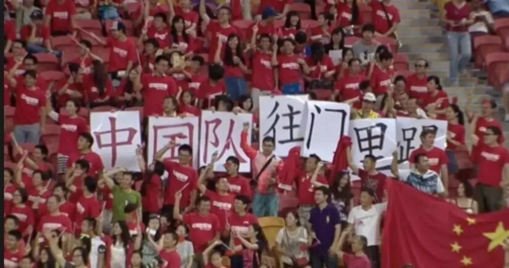 没想到，代替国足“征战”世界杯的，是10万只小龙虾……