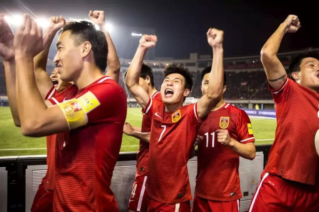 没想到，代替国足“征战”世界杯的，是10万只小龙虾……