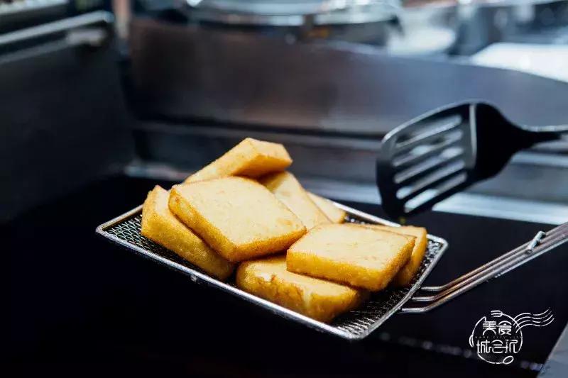 你知道哪个将军手里拿的是炒匙吗？答案就在这家十年老店！