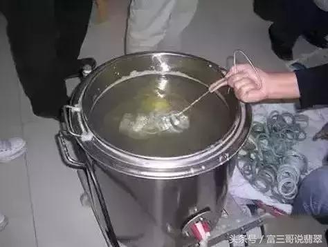 翡翠上蜡和浸蜡的区别,翡翠上蜡和不打蜡的区别图片