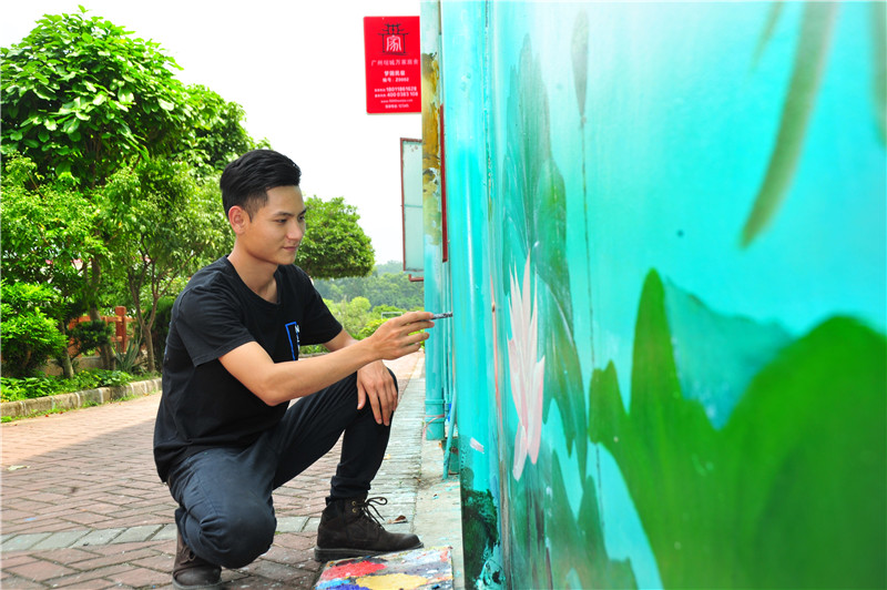 墙面当画布，一支画笔画出70万年收入