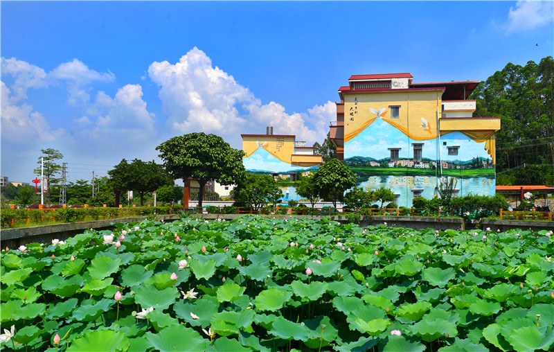 墙面当画布，一支画笔画出70万年收入