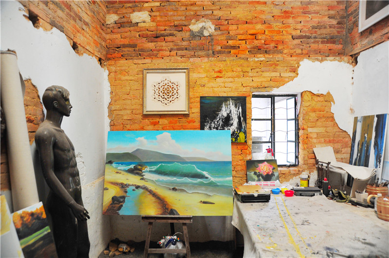 墙面当画布，一支画笔画出70万年收入