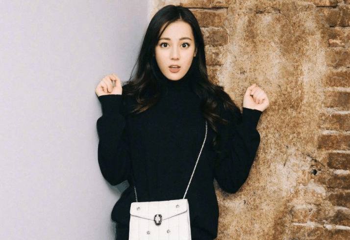 迪丽热巴刷脸刷到俄罗斯,新剧撞档世界杯!粉丝陷入两难