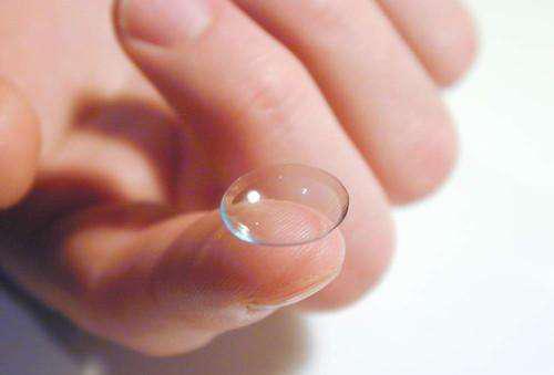 近视的足球运动员怎么办,职业足球运动员是怎样处理近视的