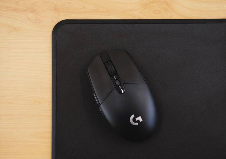 最高颜值百元游戏鼠标推荐,轻手感超好的游戏鼠标推荐