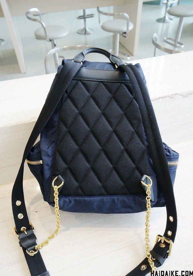 burberry军旅双肩包中号上身图,23年burberry包