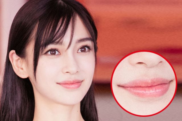 唐嫣粉唇,唐嫣鸭舌帽大红唇